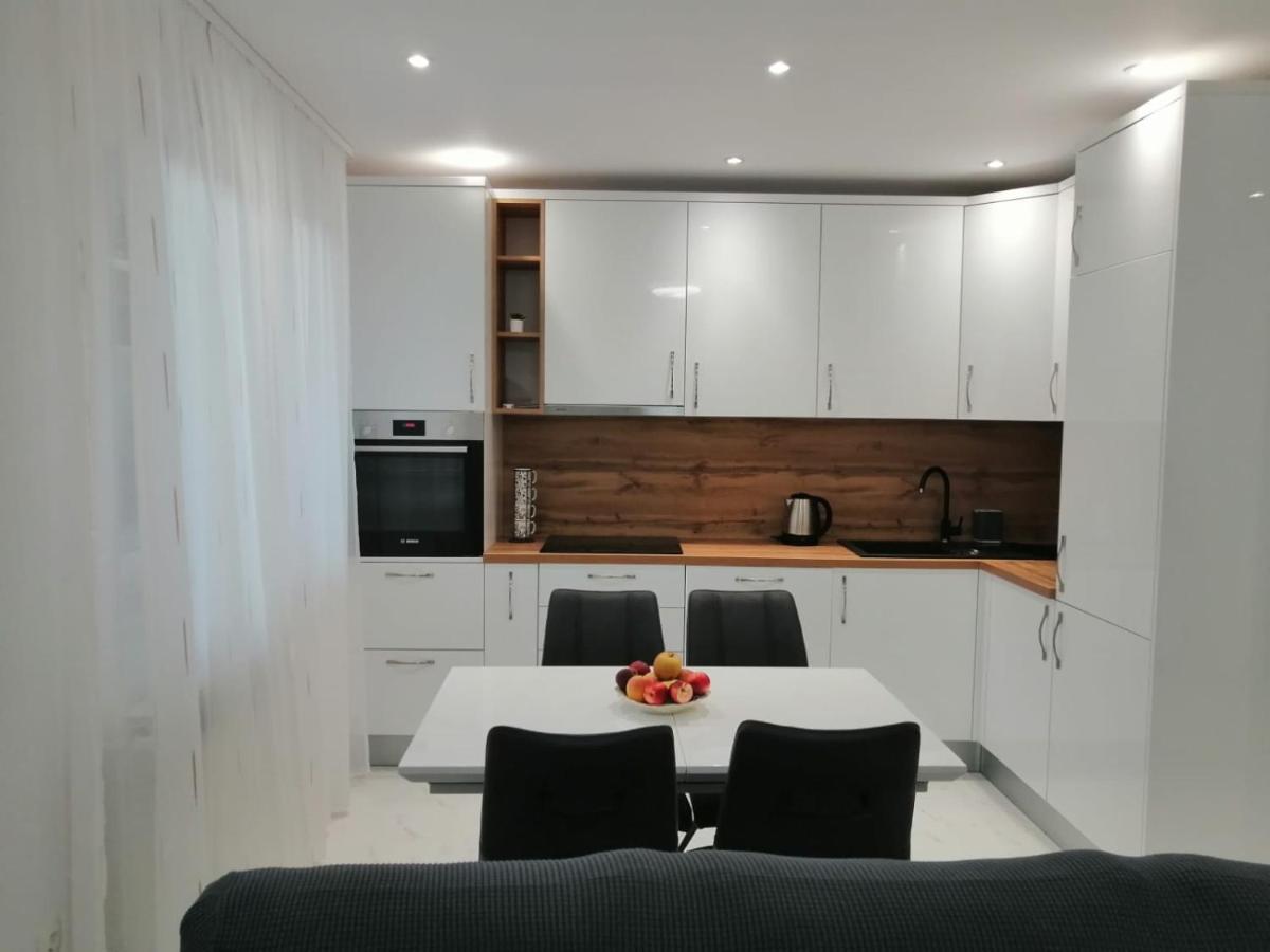 Apartmani Marivo Baska Voda Luaran gambar